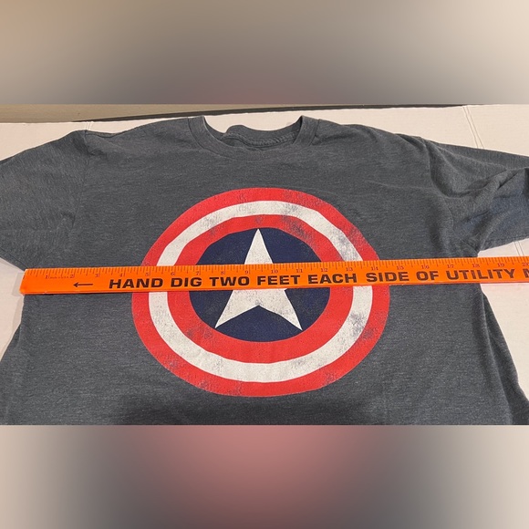Marvel Men’s Gray Captain America T-Shirt Iconic Red, Navy and White Star Med - Picture 5 of 6